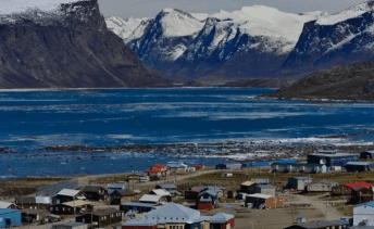 Inuit Art and Arctic Communities background